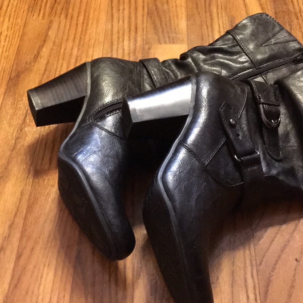 Mid calf boots - Picture 3 of 3